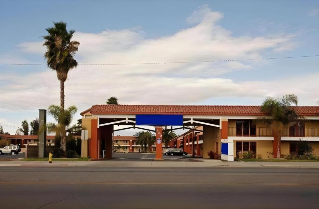 Days Inn By Wyndham Hemet Exterior photo