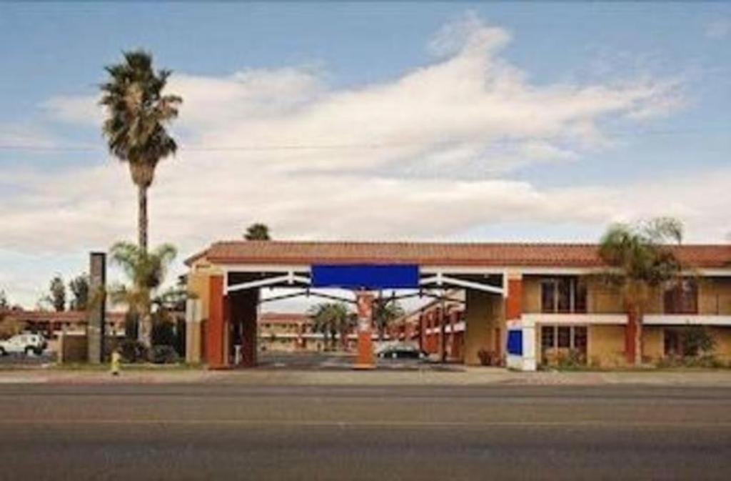 Days Inn By Wyndham Hemet Exterior photo