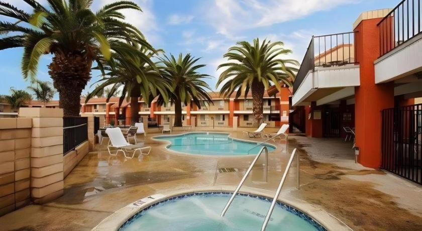 Days Inn By Wyndham Hemet Exterior photo