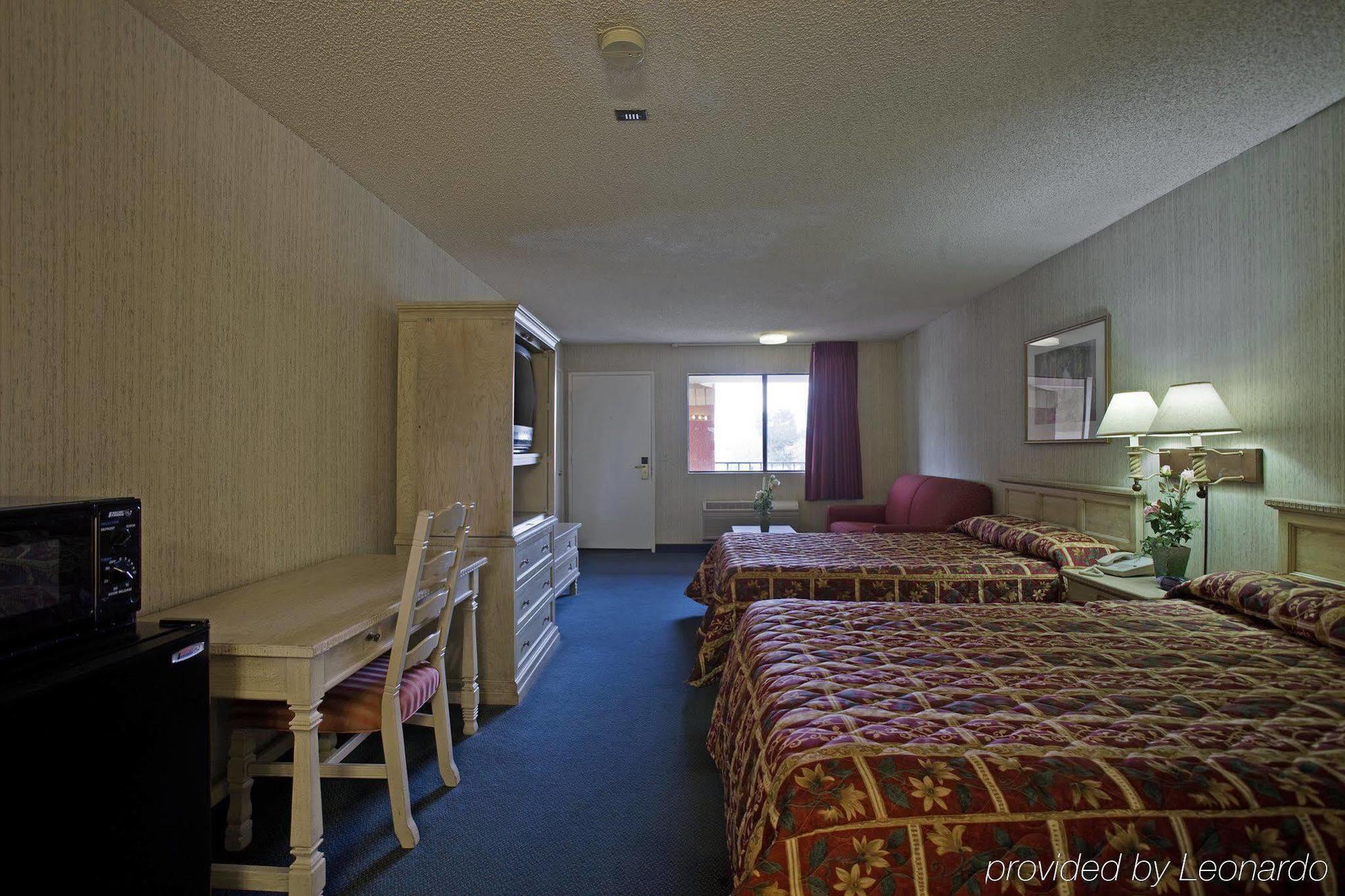 Days Inn By Wyndham Hemet Room photo